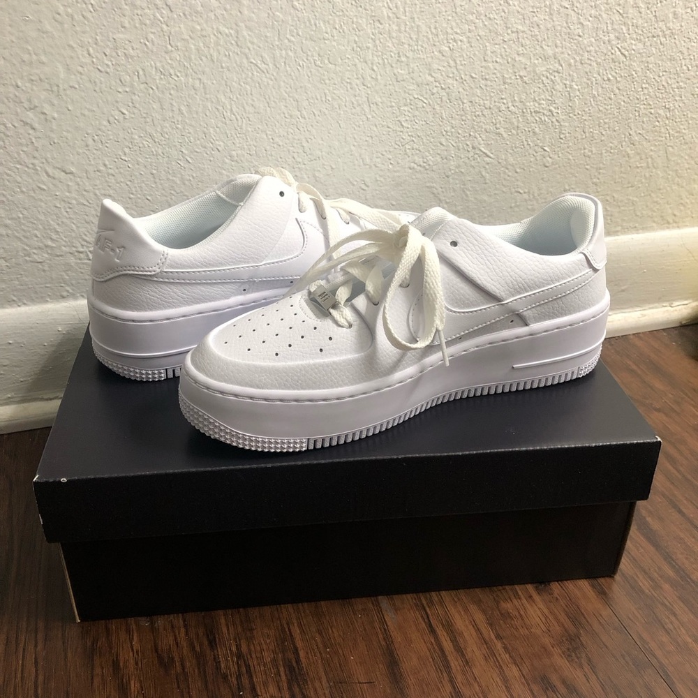 Women Nike Air Force 1 Sage Low